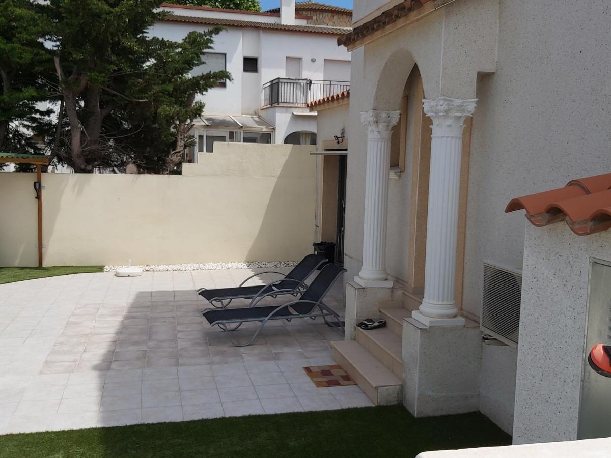 הוילה אמפוריבראבה Casa Amb Piscina Privada מראה חיצוני תמונה