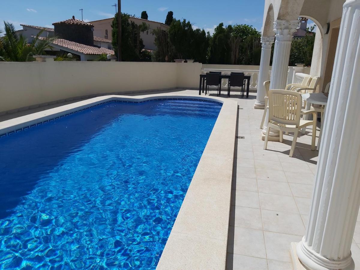 הוילה אמפוריבראבה Casa Amb Piscina Privada מראה חיצוני תמונה