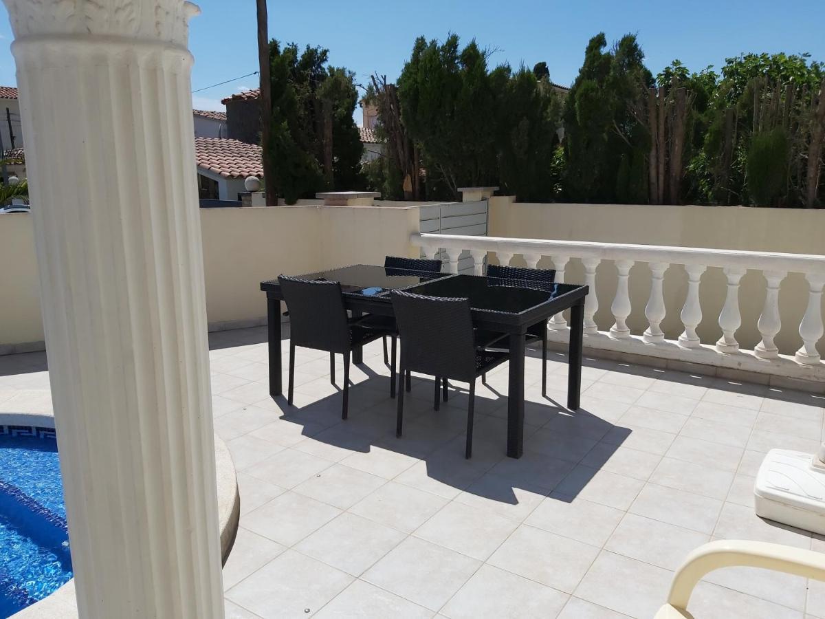 הוילה אמפוריבראבה Casa Amb Piscina Privada מראה חיצוני תמונה